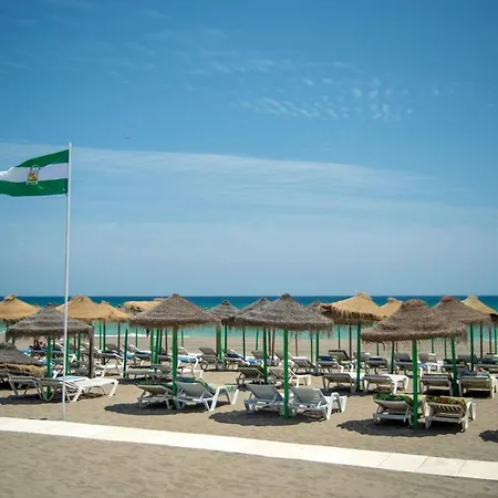 Apartment Benal Beach, Luxury Sea & Mountain View Beachside 1 Bedroom