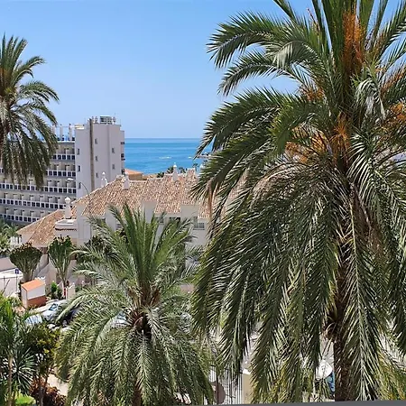 Benal Beach, Luxury Sea & Mountain View Beachside 1 Bedroom Apartment *