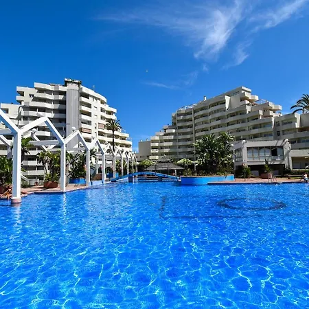 Benal Beach, Luxury Sea & Mountain View Beachside 1 Bedroom *