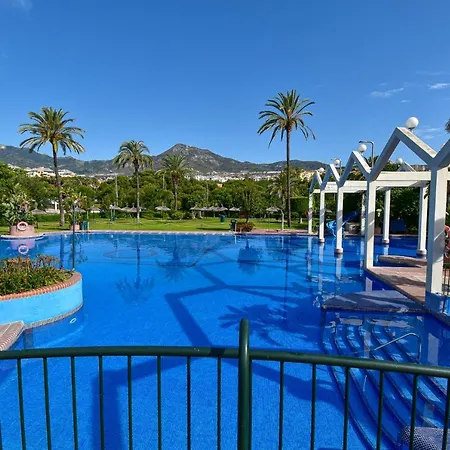 Apartment Benal Beach, Luxury Sea & Mountain View Beachside 1 Bedroom