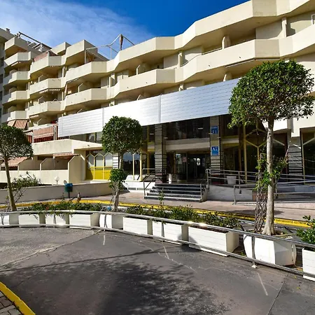 Benal Beach, Luxury Sea & Mountain View Beachside 1 Bedroom