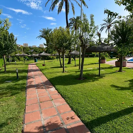 Apartment Benal Beach, Luxury Sea & Mountain View Beachside 1 Bedroom