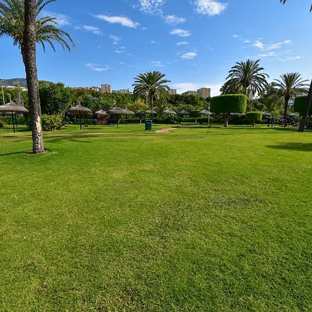 Benal Beach, Luxury Sea & Mountain View Beachside 1 Bedroom *