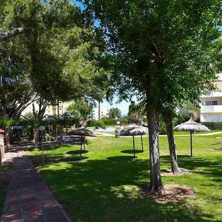 Benal Beach, Luxury Sea & Mountain View Beachside 1 Bedroom Apartmán