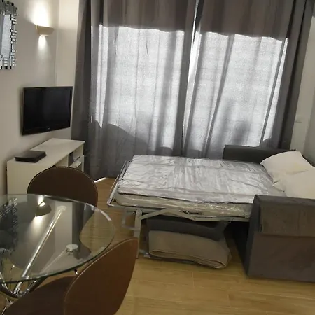 Apartment Benal Beach, Luxury Sea & Mountain View Beachside 1 Bedroom