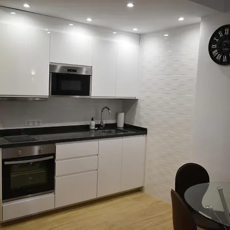Benal Beach, Luxury Sea & Mountain View Beachside 1 Bedroom
