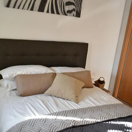 Benal Beach, Luxury Sea & Mountain View Beachside 1 Bedroom Benalmadena