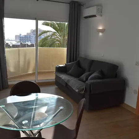 Benal Beach, Luxury Sea & Mountain View Beachside 1 Bedroom Apartment