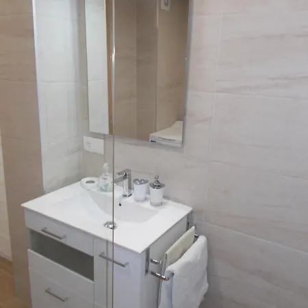Apartment Benal Beach, Luxury Sea & Mountain View Beachside 1 Bedroom Benalmadena