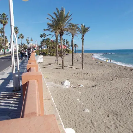 Benal Beach, Luxury Sea & Mountain View Beachside 1 Bedroom Apartment *
